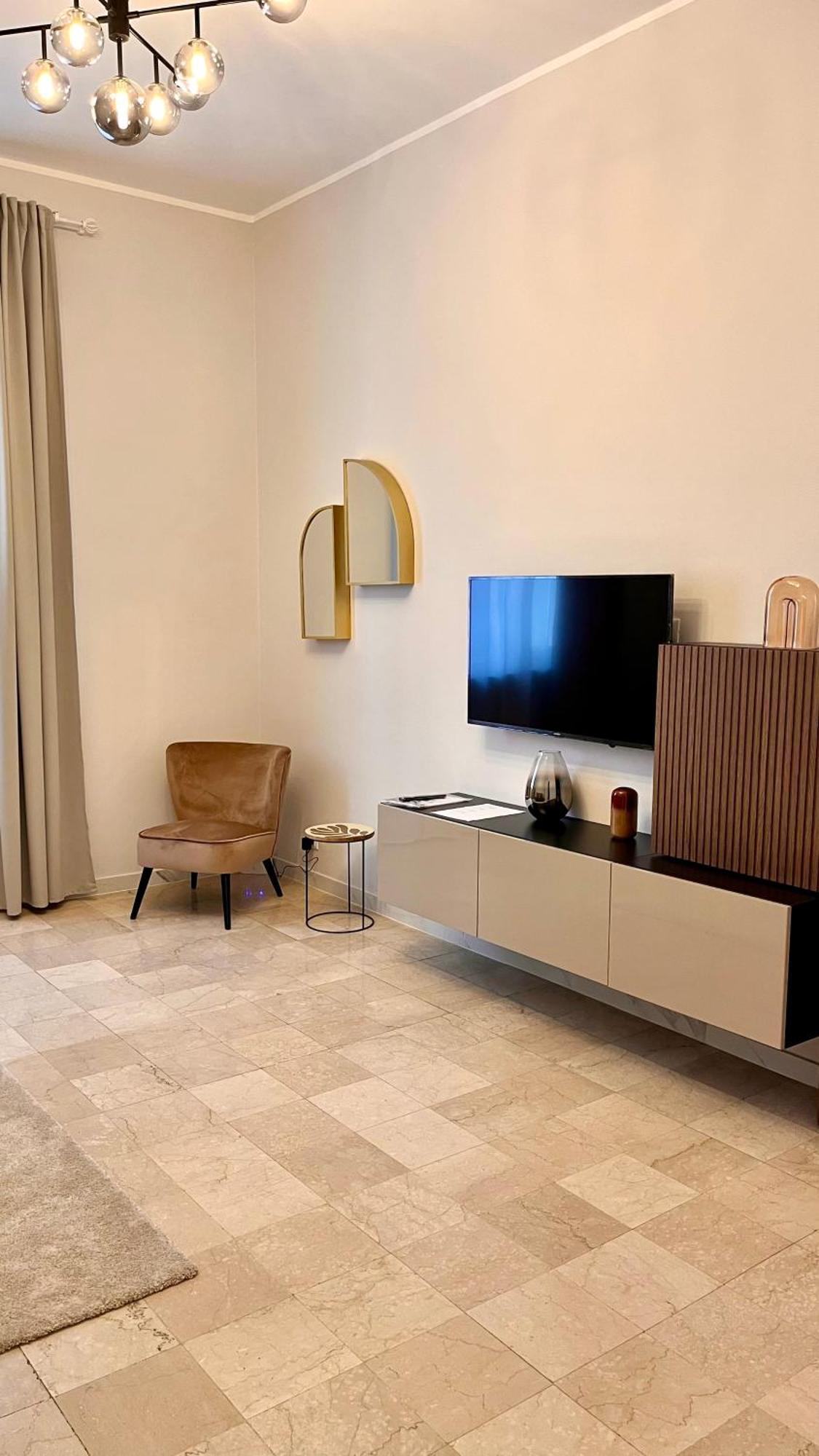Moderno Freidour, Metro Rivoli Apartment